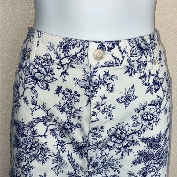 TALBOTS denim skirt, white with pretty Blue floral pattern with birds. 10 NWT - Picture 6 of 17